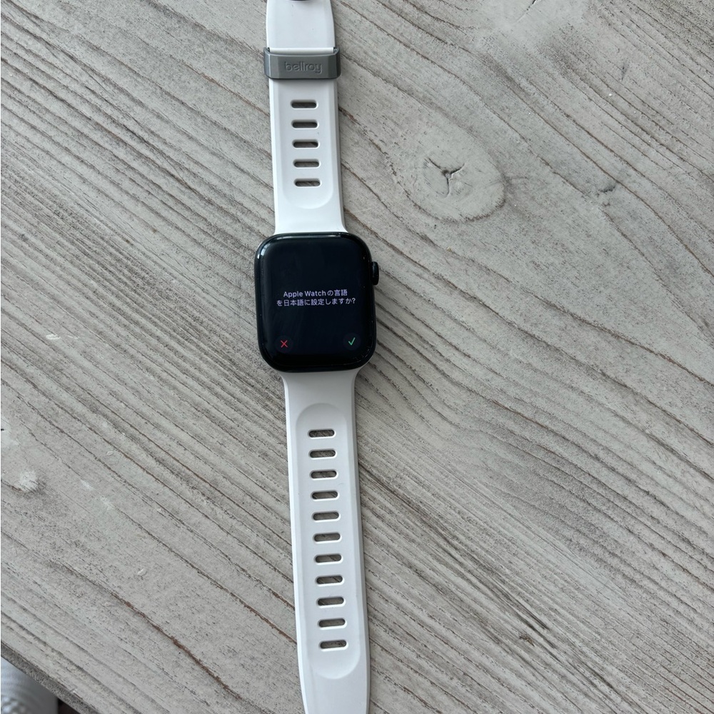 Apple Watch Series 8 45mm Cellular & GPS , W/ chalk sports Band.
